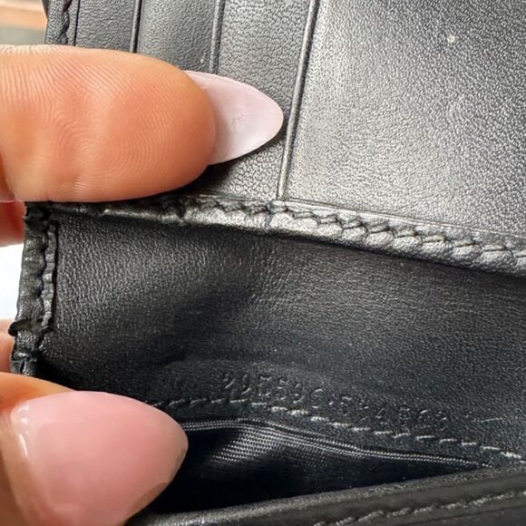 Gucci Leather Bifold Wallet - Picture 11 of 11